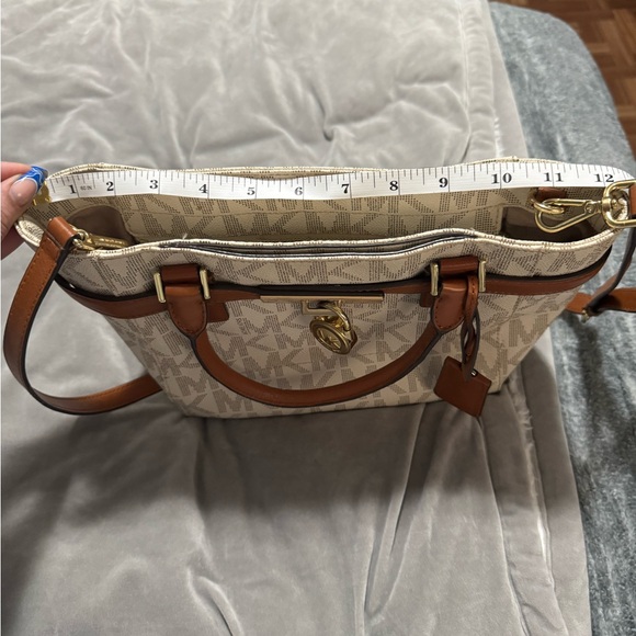 Authentic Michael Kors Handbag - Picture 5 of 5
